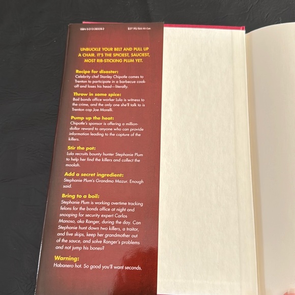 Book, “FINGER LICKIN’ FIFTEEN” by Janet Evanovich, EUC, 308 pages, $28 Retail - Picture 5 of 8